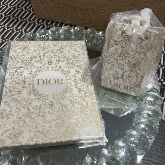 Dior 2021 ホリデー　箱 Dior 2021 ホリデー箱